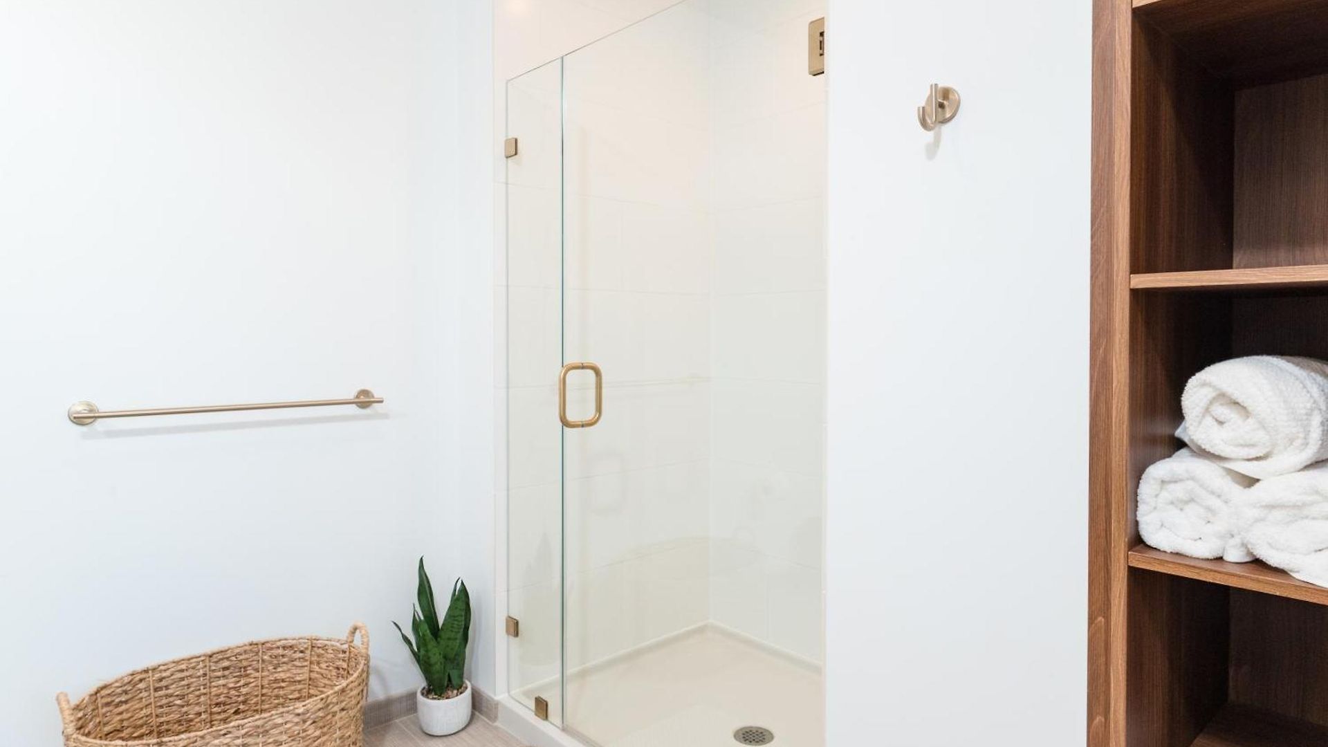 Luxury 2br Backbay Common T-station Roof Lounge Gym Apartment *