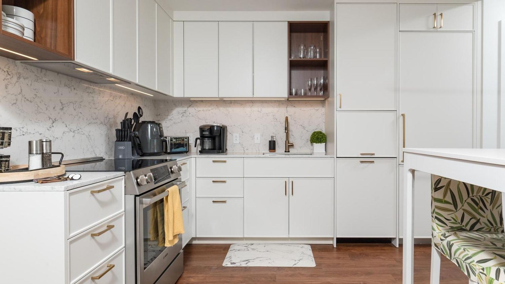 Luxury 2br Backbay Common T-station Roof Lounge Gym Apartment