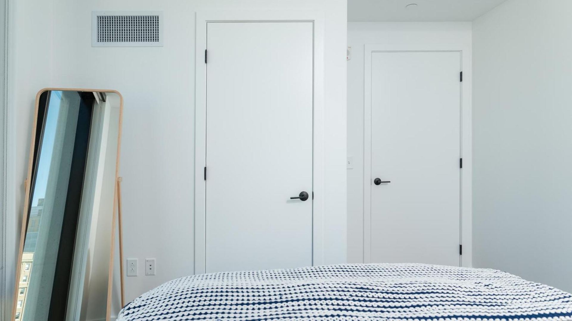 Luxury 2br Backbay Common T-station Roof Lounge Gym Apartment