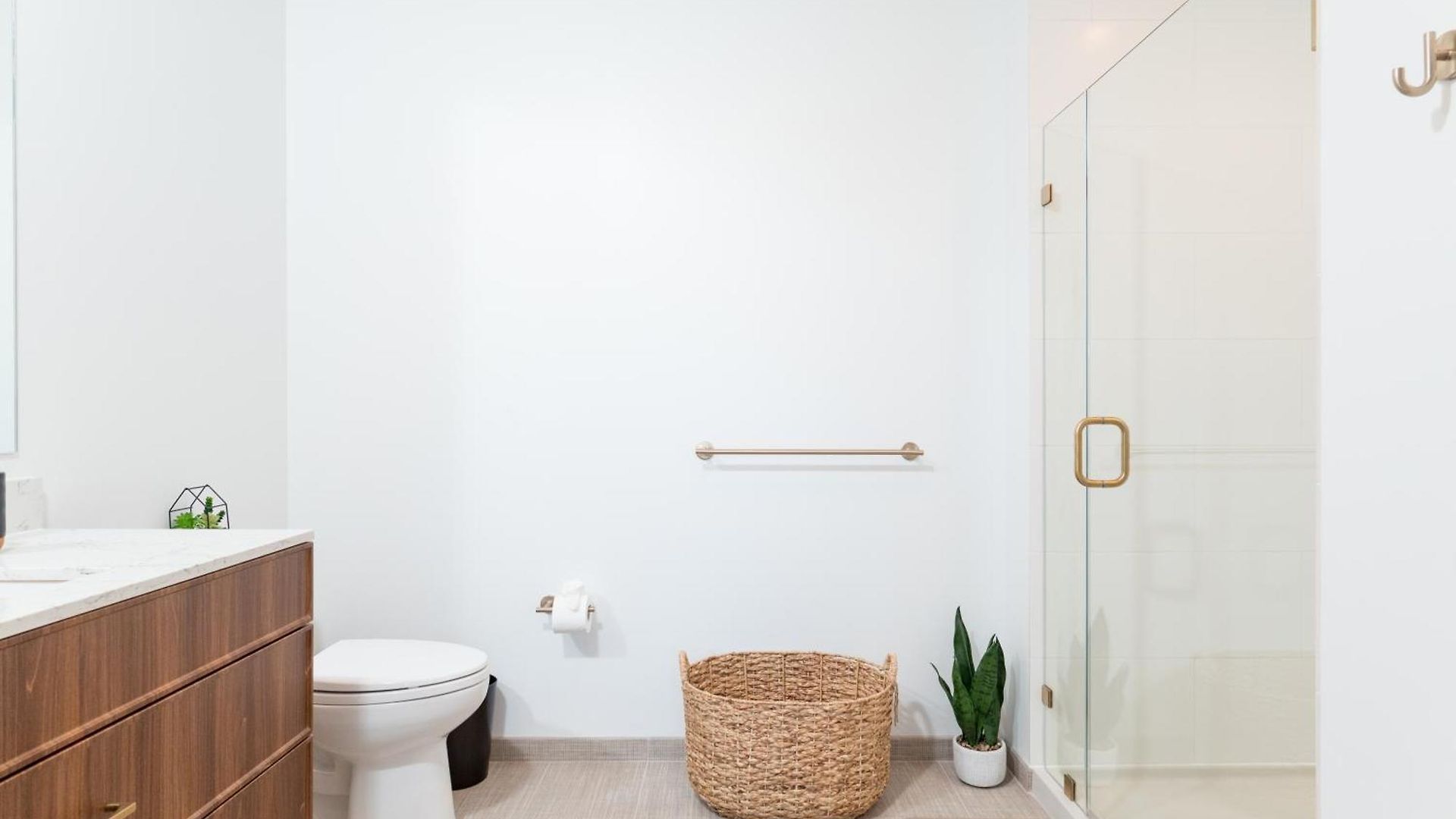 Luxury 2br Backbay Common T-station Roof Lounge Gym Apartment *