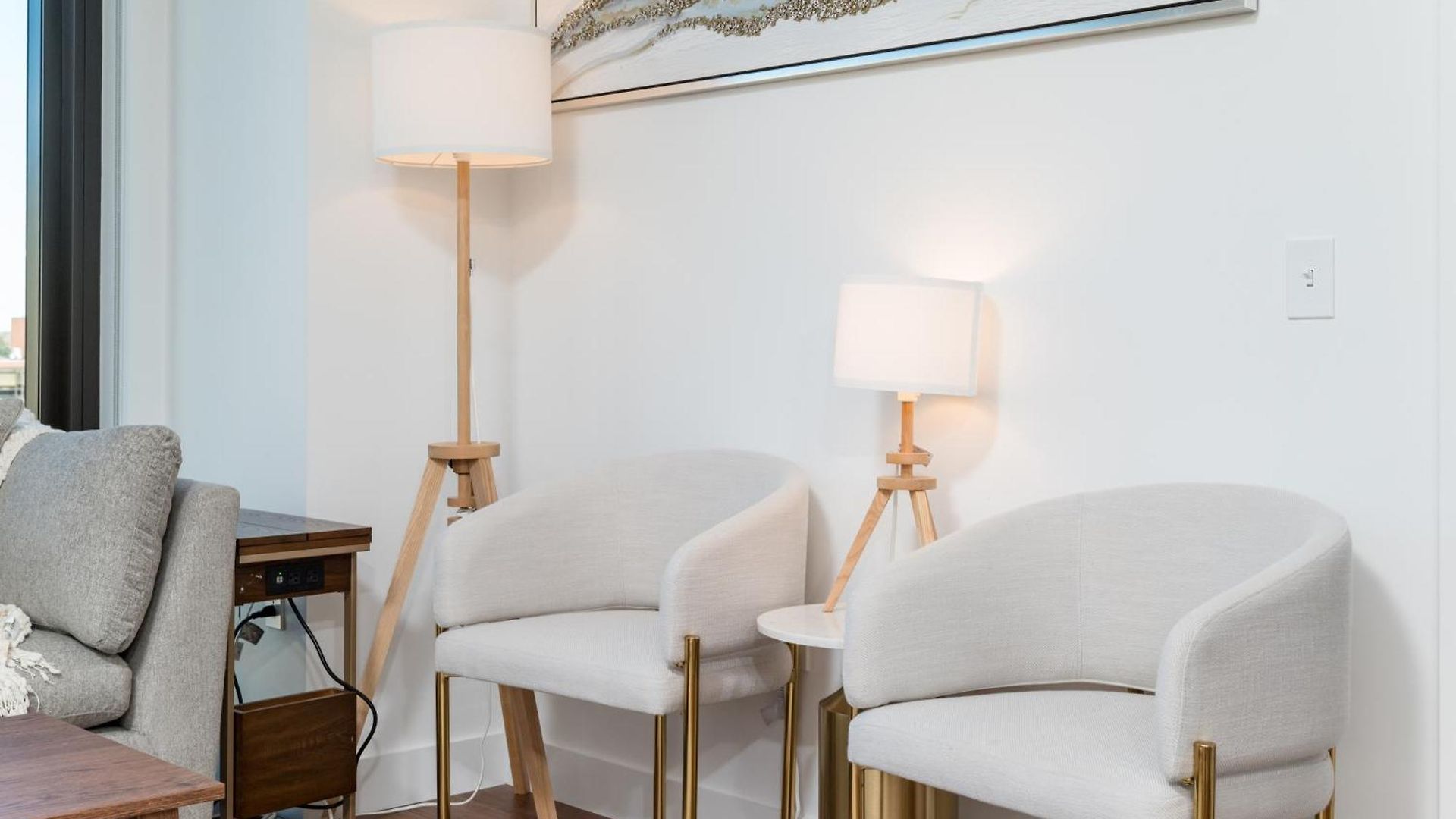 Luxury 2br Backbay Common T-station Roof Lounge Gym
