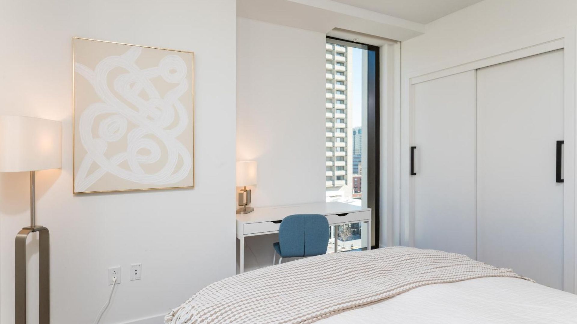 Luxury 2br Backbay Common T-station Roof Lounge Gym Apartment Boston
