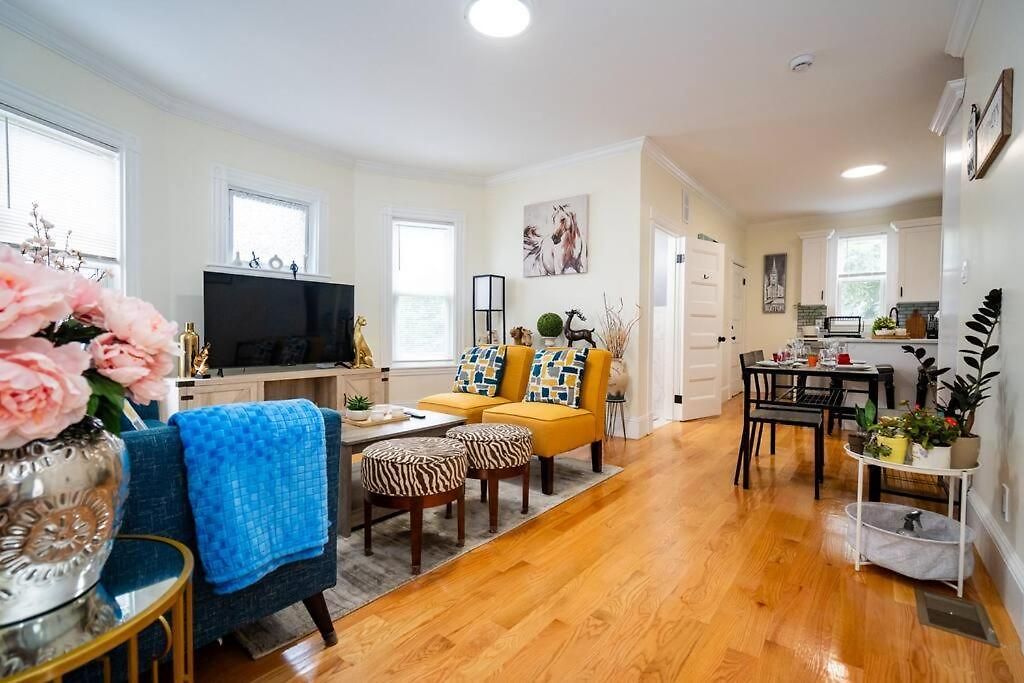 Apartment 14b-newly Renovated, Uniquely Decorated