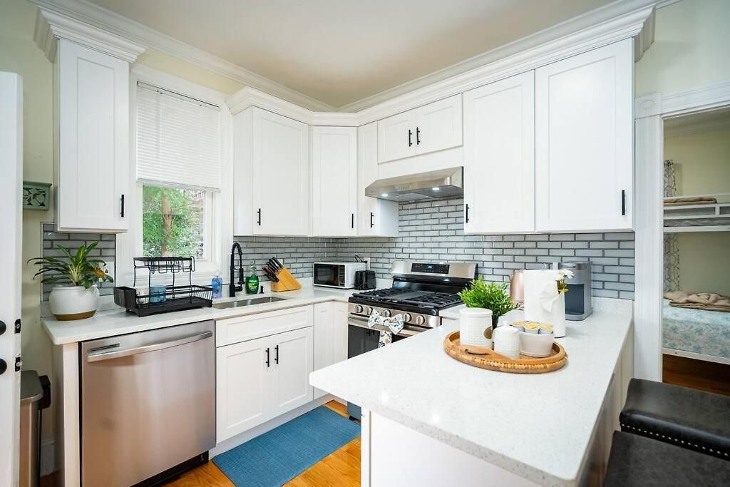 Apartment 14a-elegant, Newly Renovated In *
