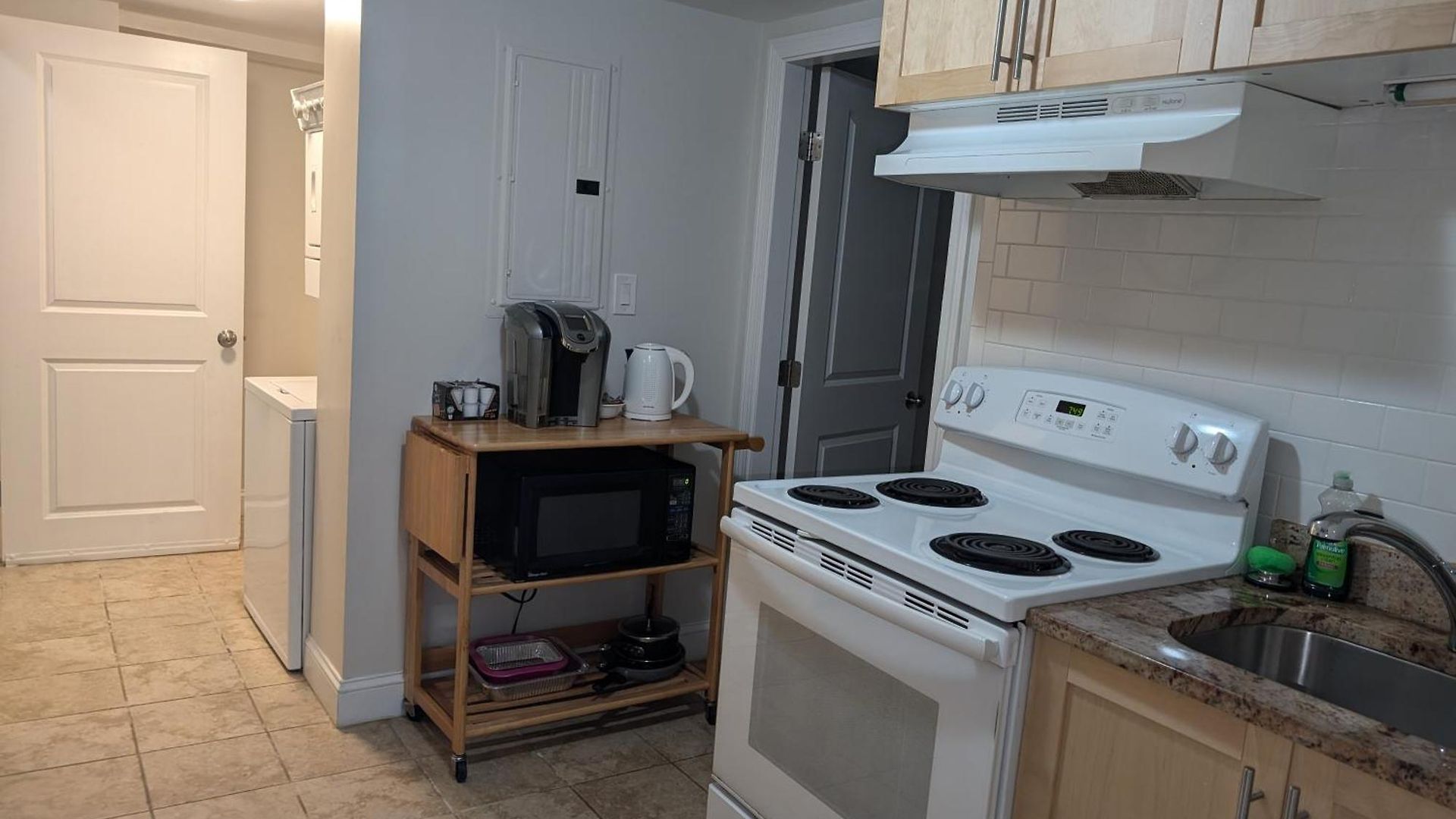 Brighton Sleeps 3 - Steps To Bus Line *