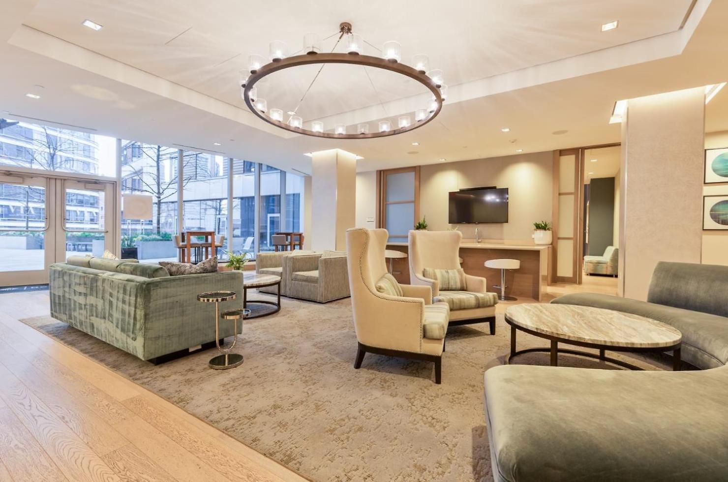 Luxury With Water Views Apartment *