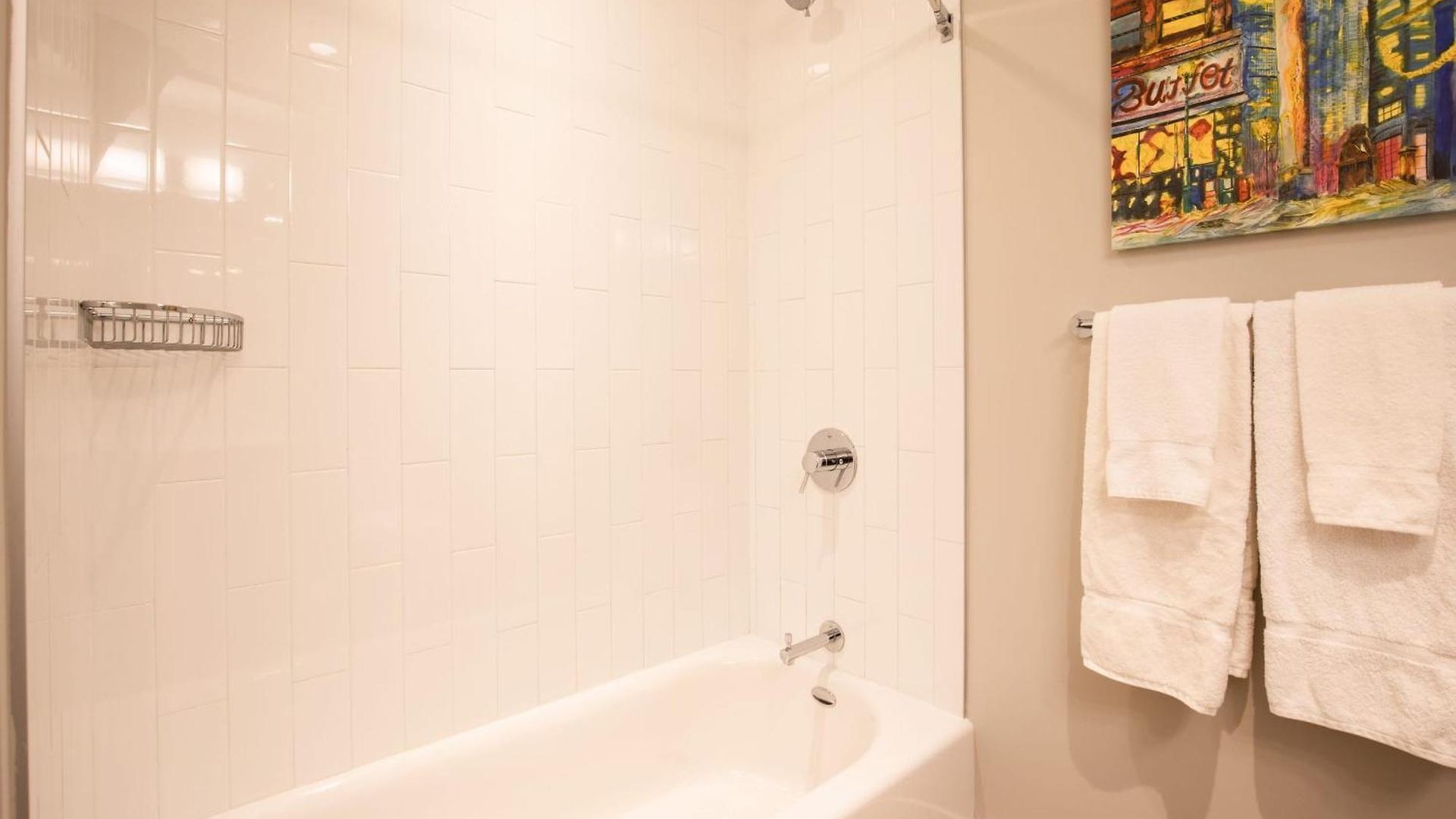 Luxury With Balcony In Seaport Apartment