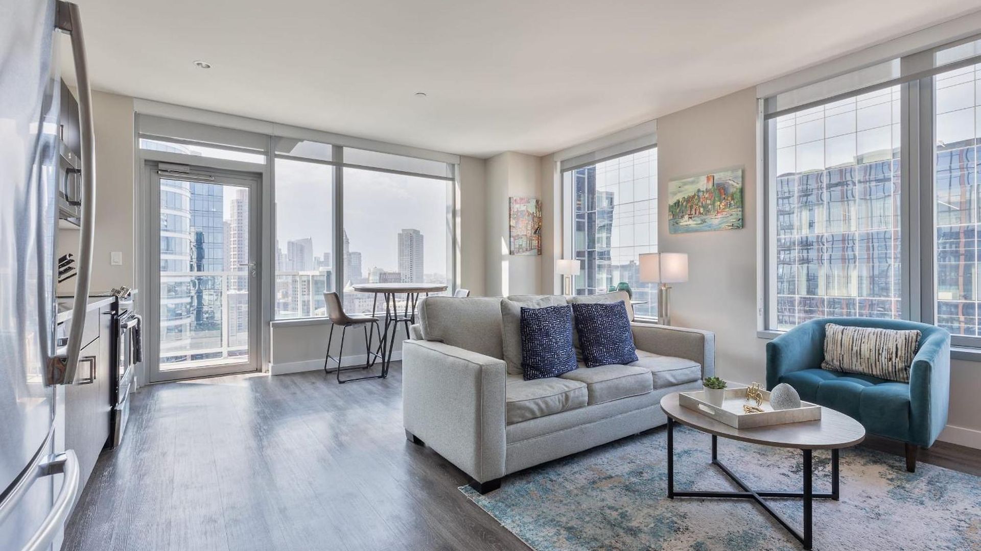Apartment Luxury With Balcony In Seaport