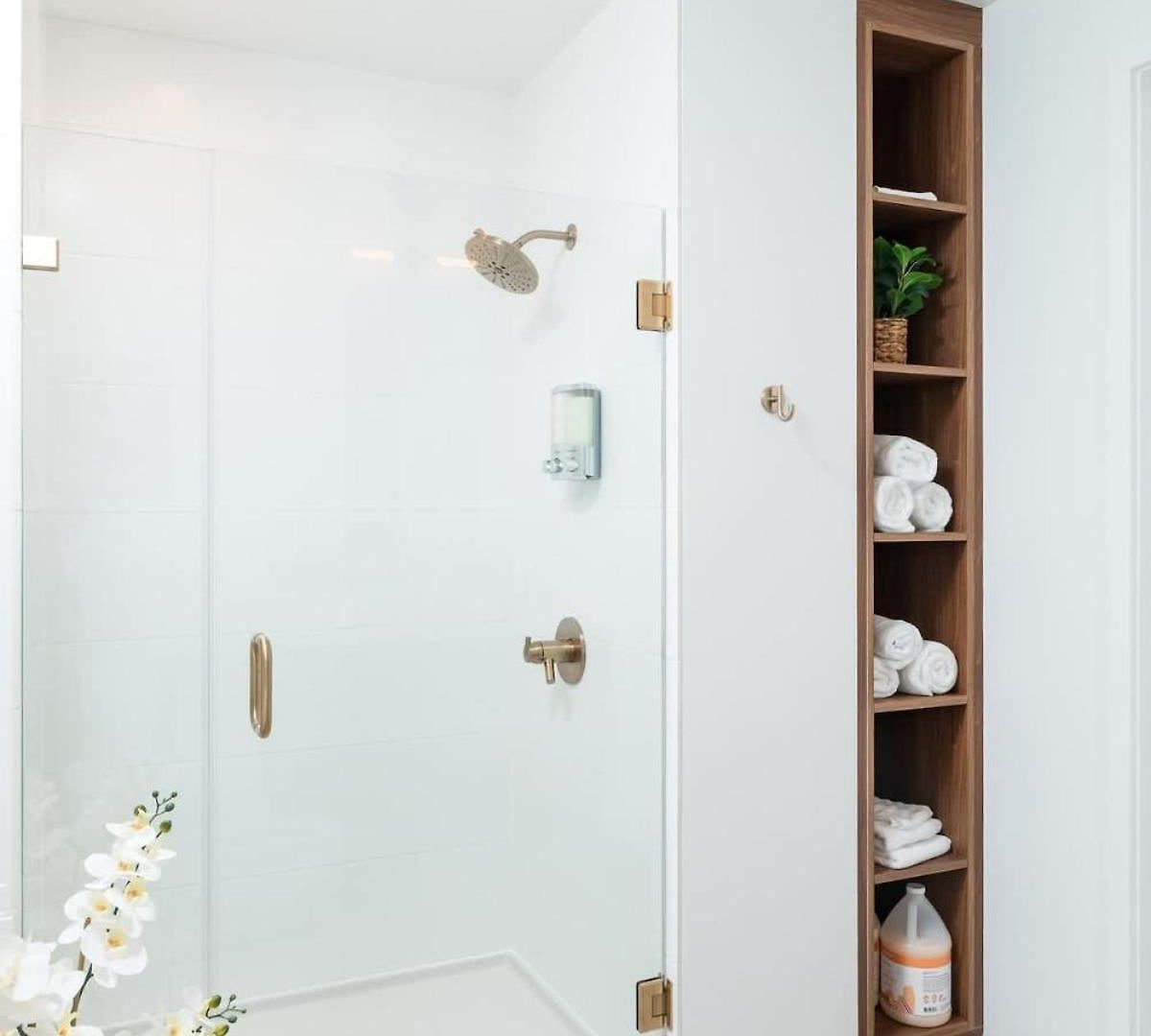 Back-bay Penthouse Downtown & Parking & Gym *