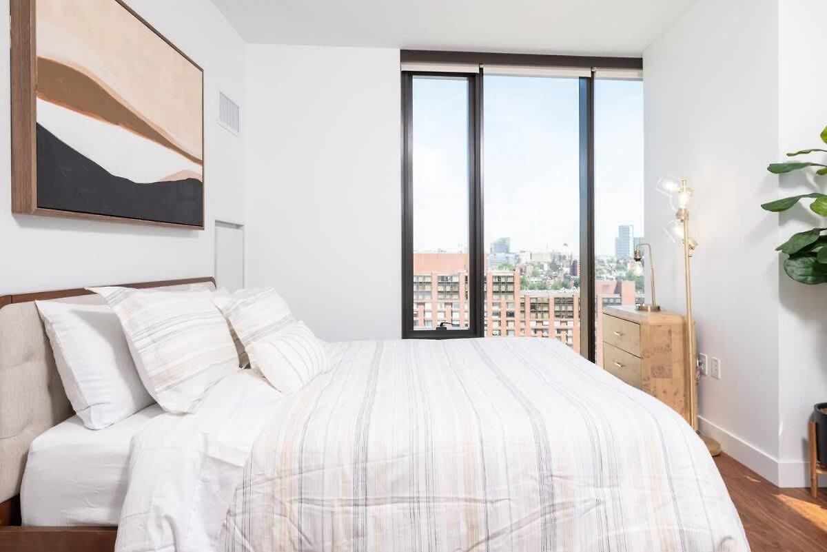 Back-bay Upscale Penthouse W Roof-top Apartment