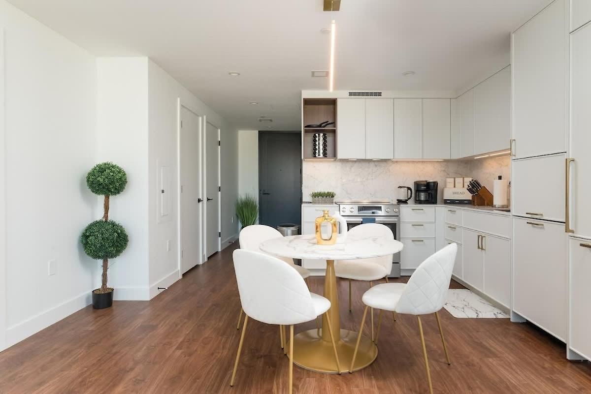 Back-bay Penthouse Downtown & Parking & Gym Apartment *