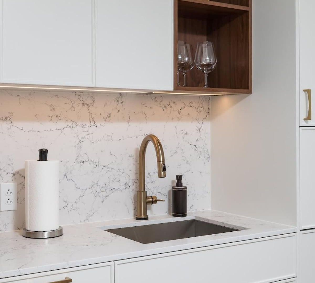 Back-bay Penthouse Downtown & Parking & Gym