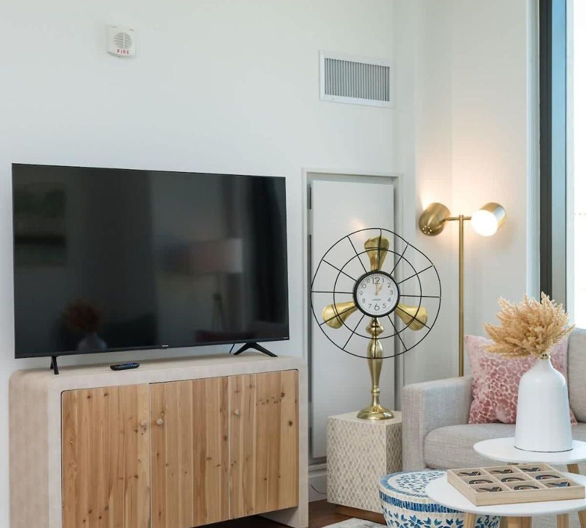 Back-bay Penthouse Downtown & Parking & Gym