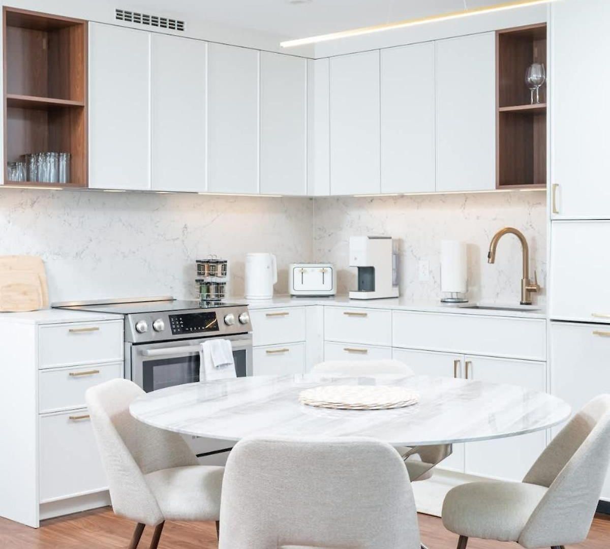 Apartment Back-bay 2br Penthouse W Roof And Gym *