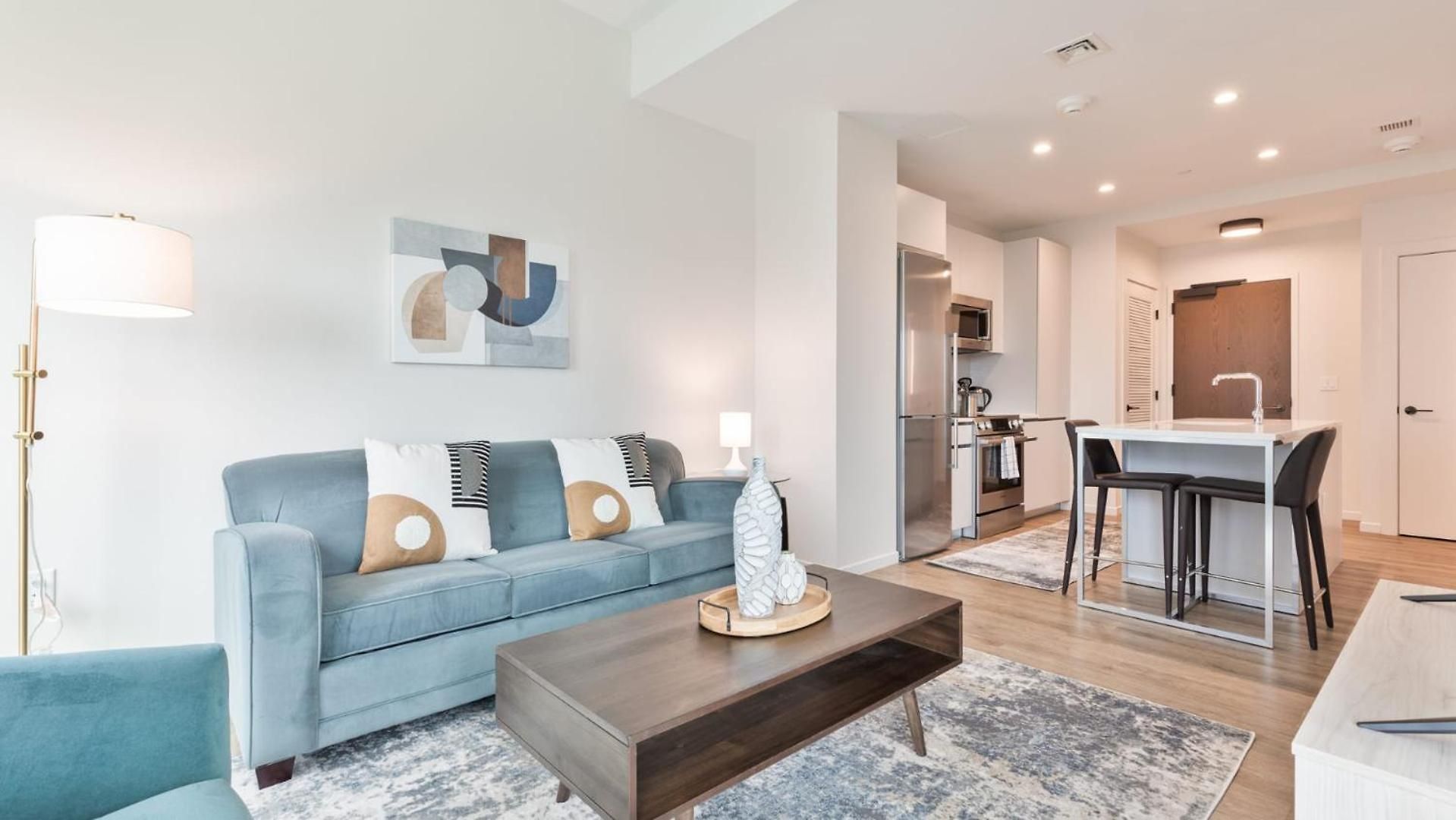 Luxury Downtown Seaport Apartment *