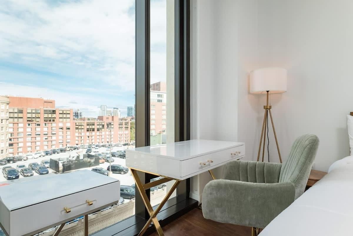 Back-bay 2br W Roof Gym Parking Boston