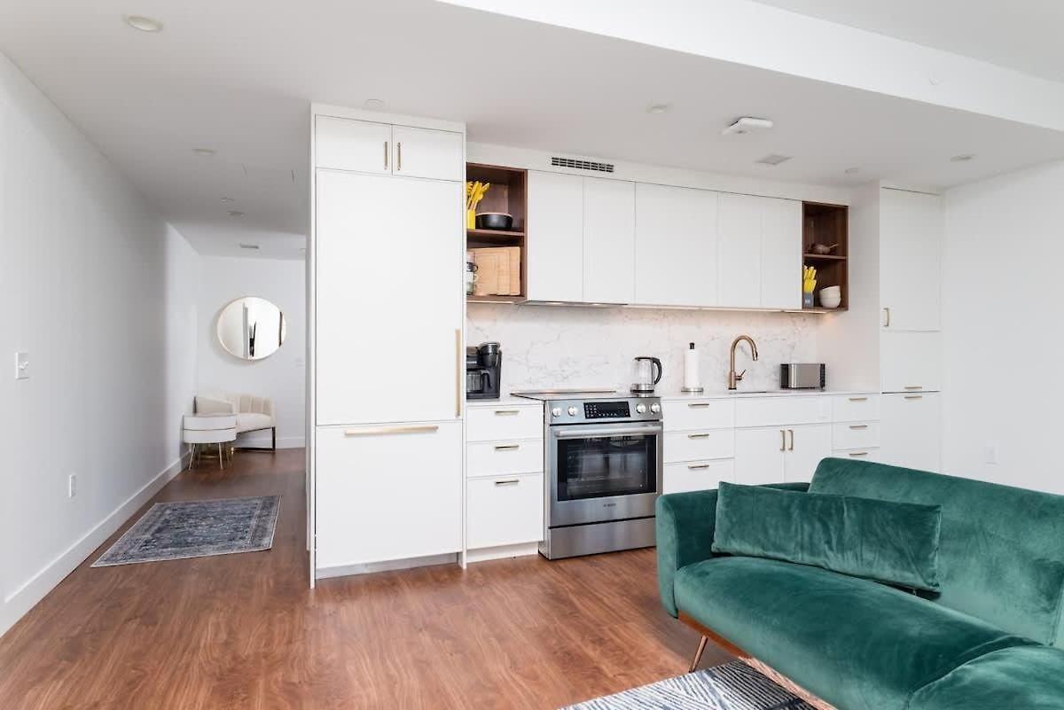Back-bay 2br W Roof Gym Parking Apartment