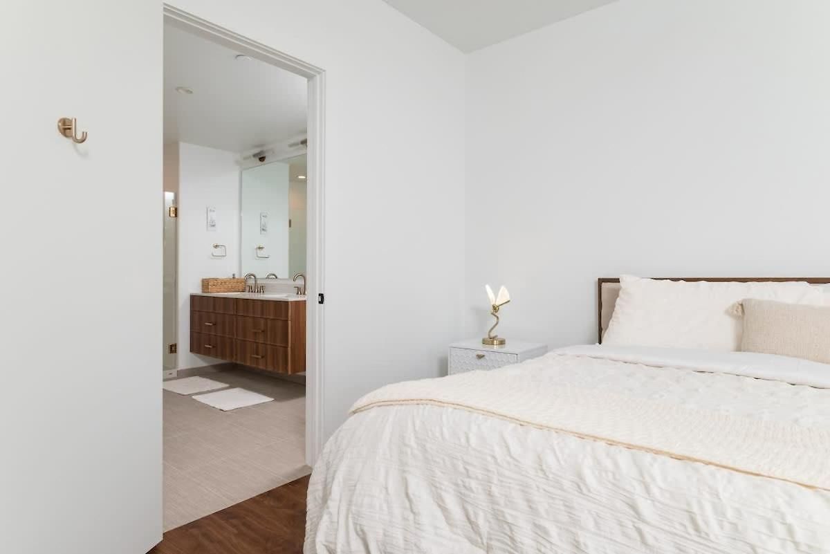 Back-bay 2br W Roof Gym Parking *