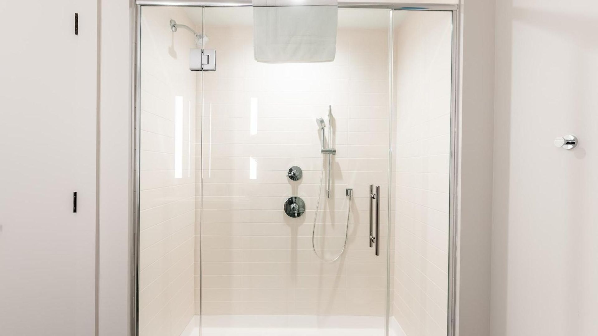 Modern With Gym And Pool Apartment Boston