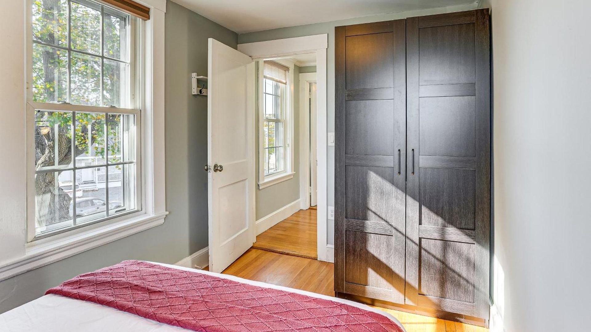 Apartment Walk To Constitution Beach: Mid-century Gem Boston