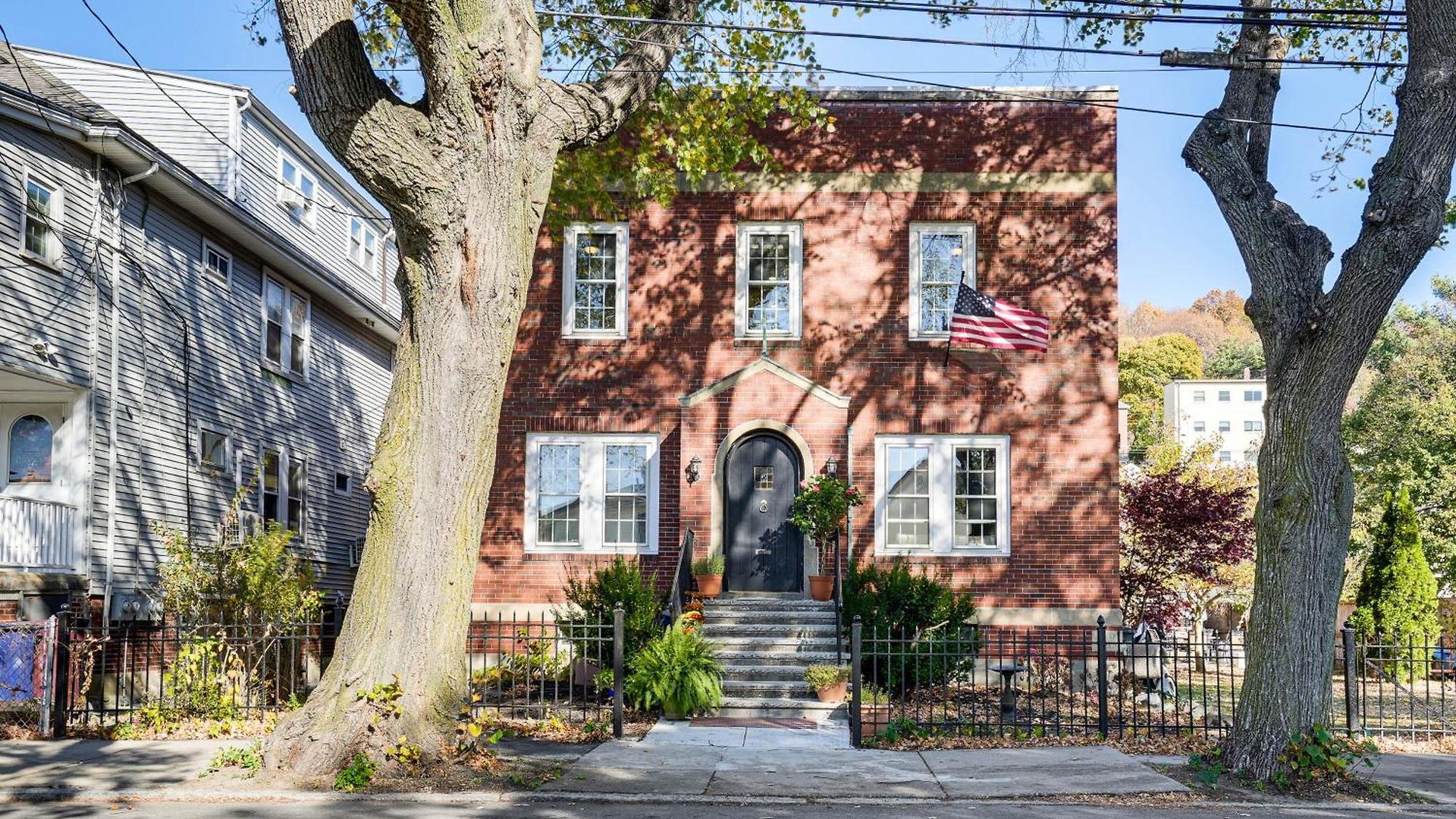 Walk To Constitution Beach: Mid-century Gem Apartment