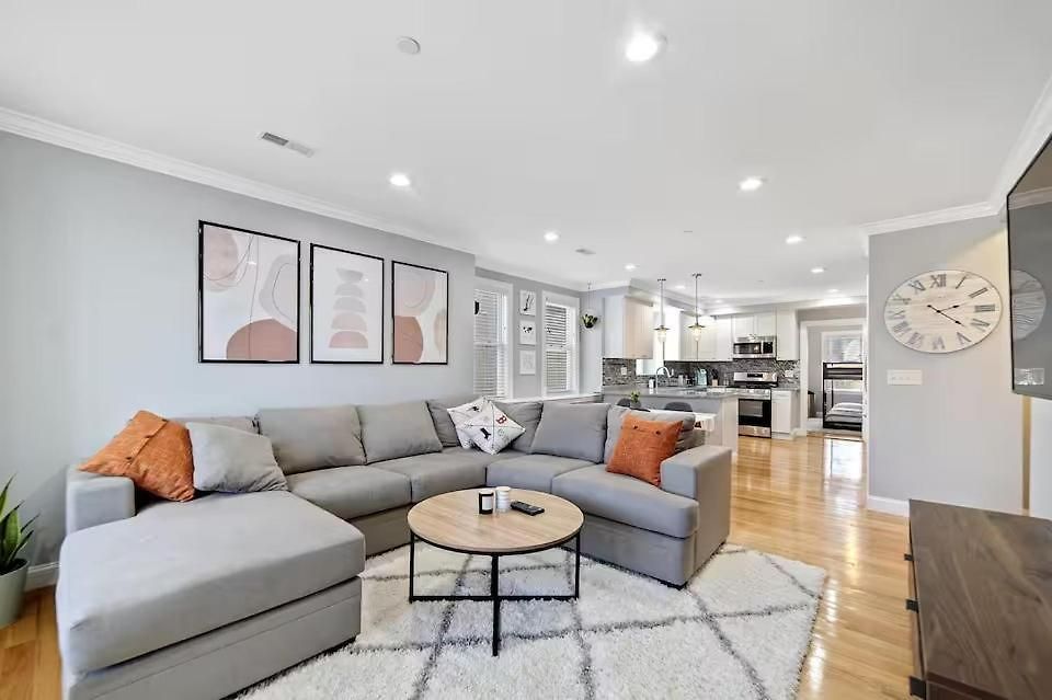 Modern Luxury Steps From Zoo & Golf Course Apartment Boston
