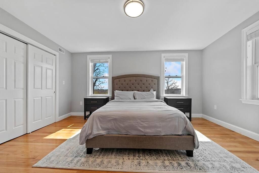 Modern Luxury Steps From Zoo & Golf Course *