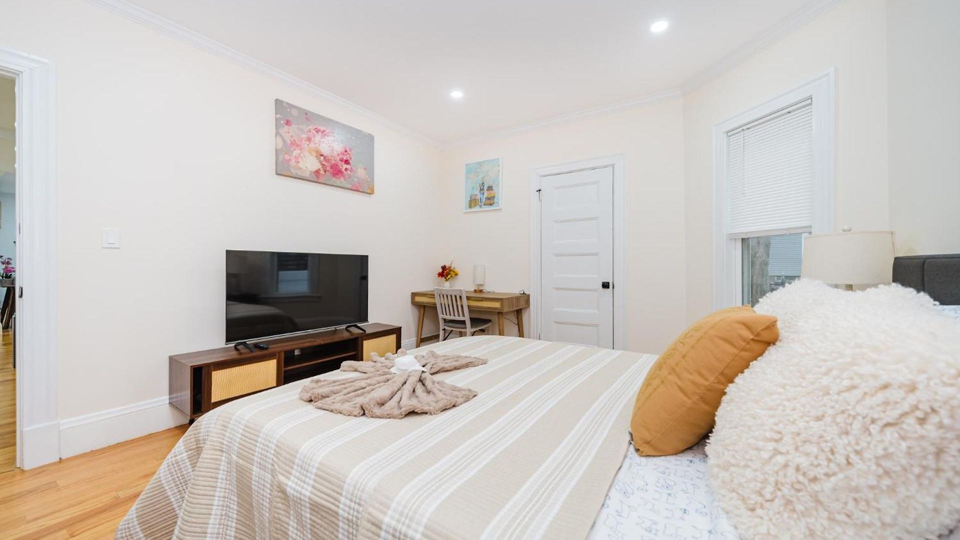 76 Carruth - 4br Cozy And Lovely Apartment *