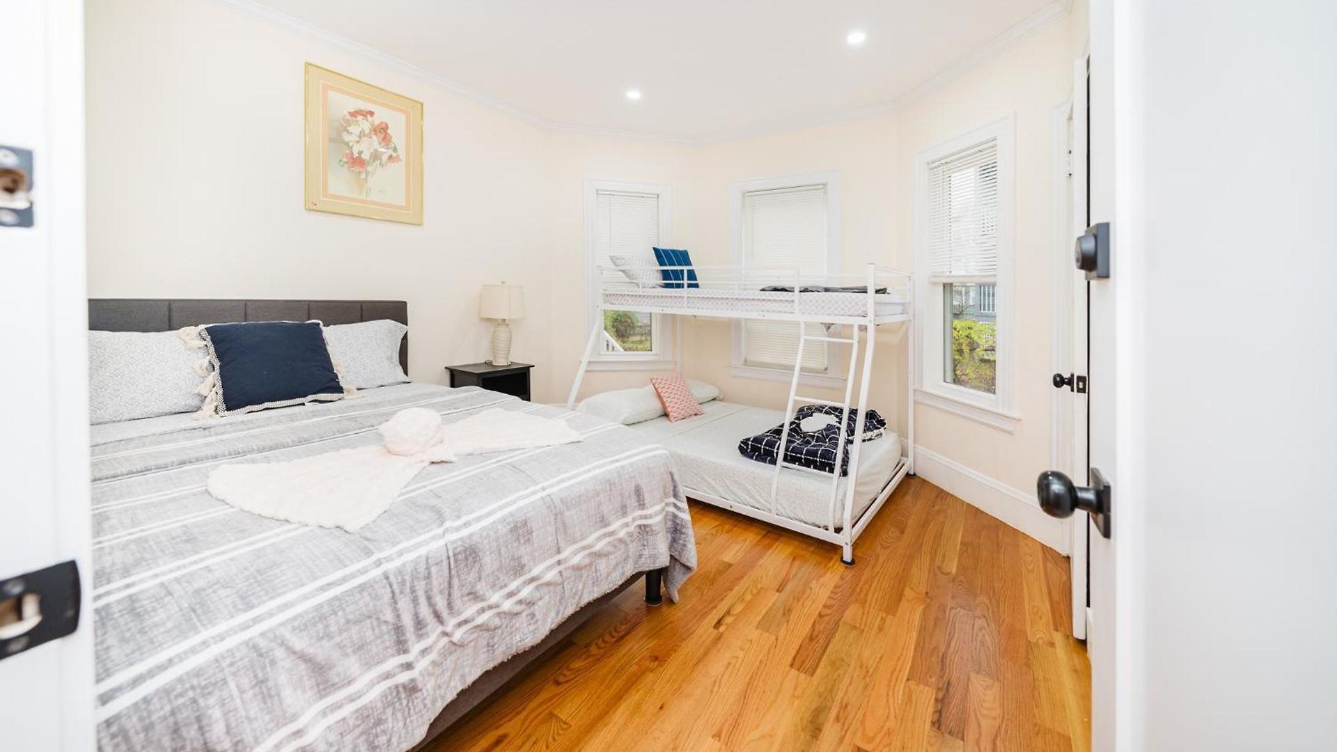 76 Carruth - 4br Cozy And Lovely Apartment *