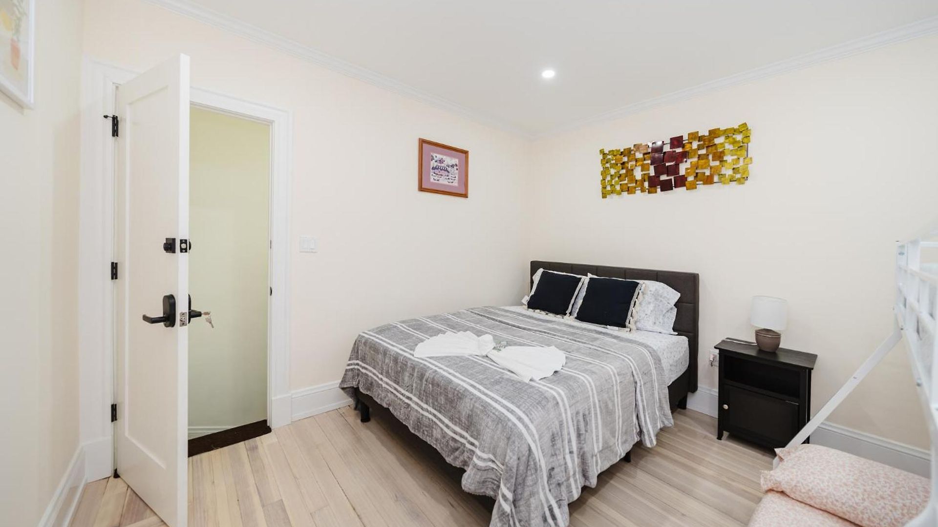 76 Carruth - 4br Cozy And Lovely Apartment