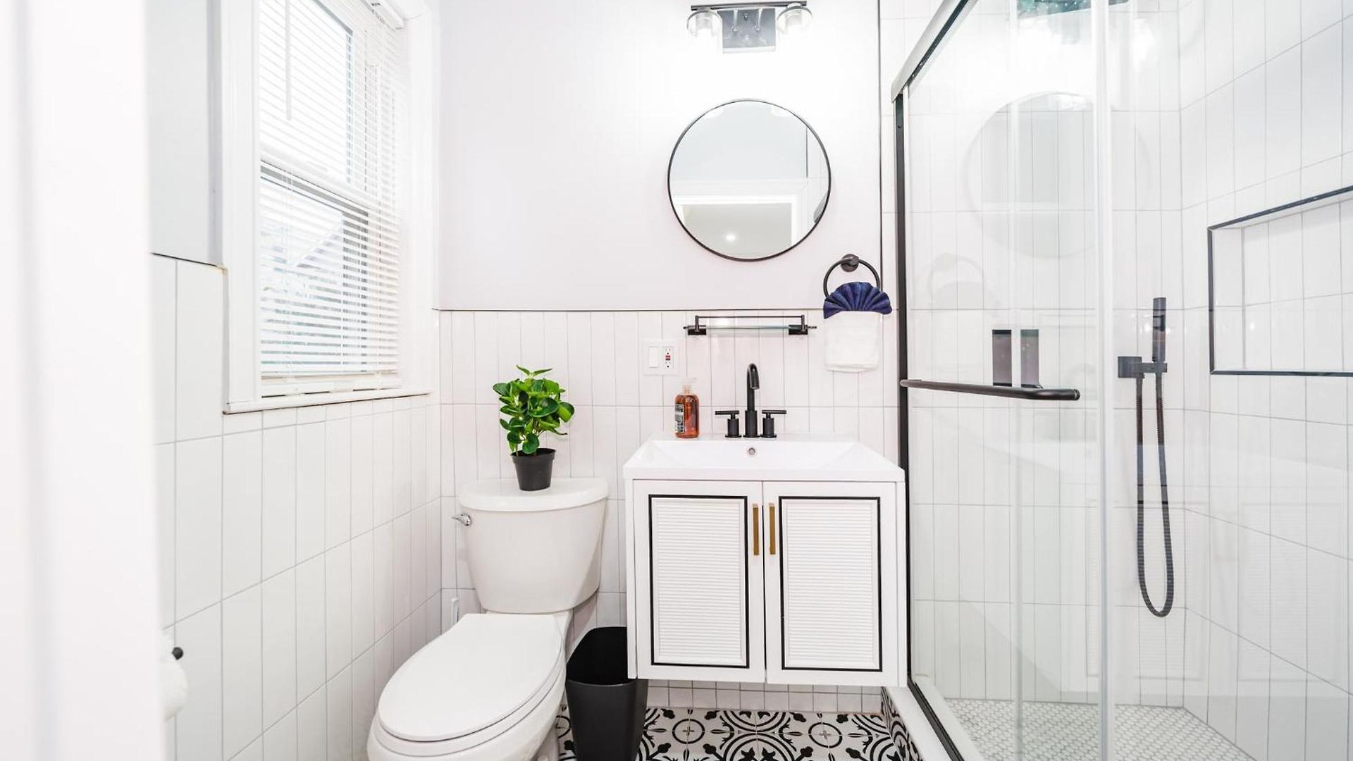 76 Carruth - 4br Cozy And Lovely Apartment *