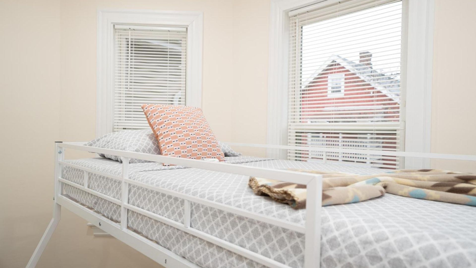 76 Carruth - 4br Cozy And Lovely Apartment *