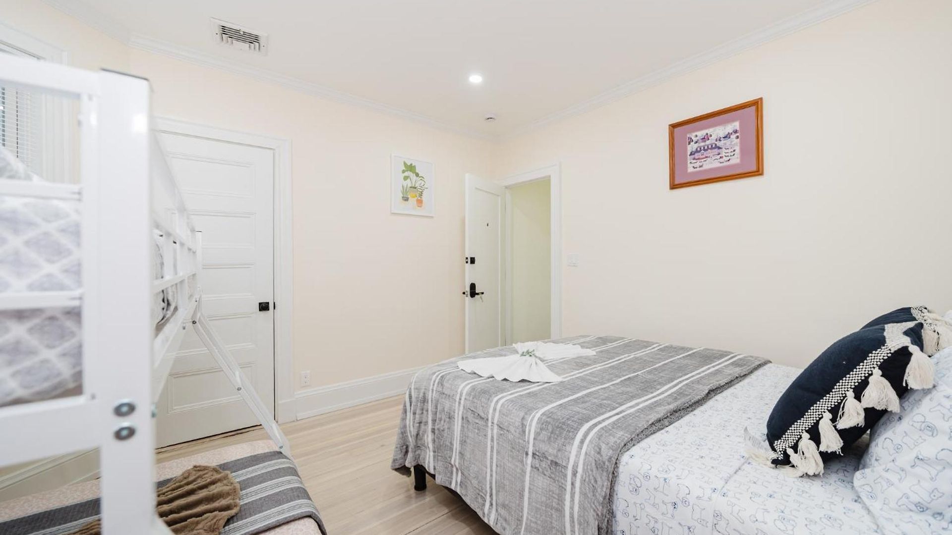 Apartment 76 Carruth - 4br Cozy And Lovely