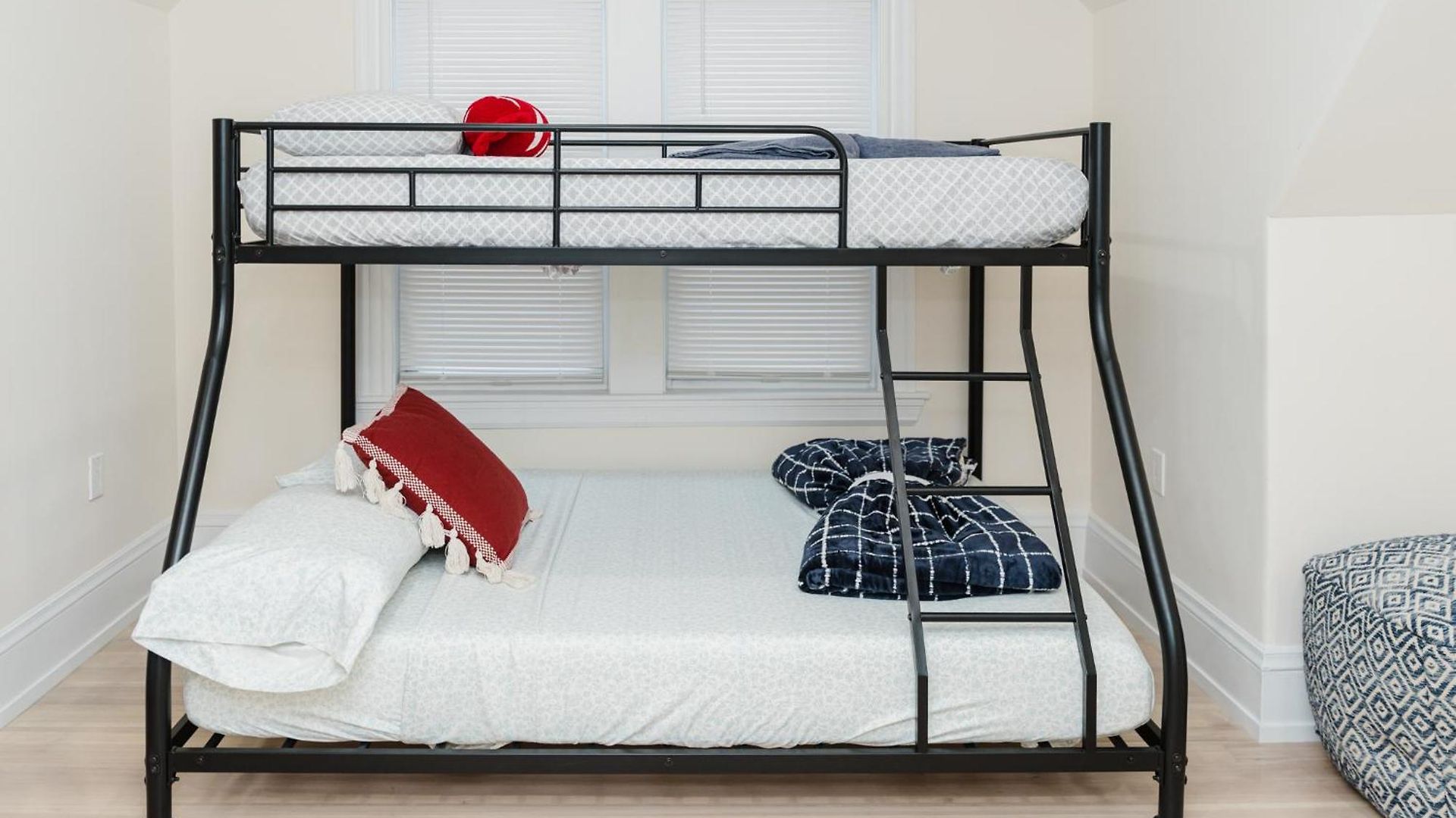 76-2 5br Cozy In Apartment *