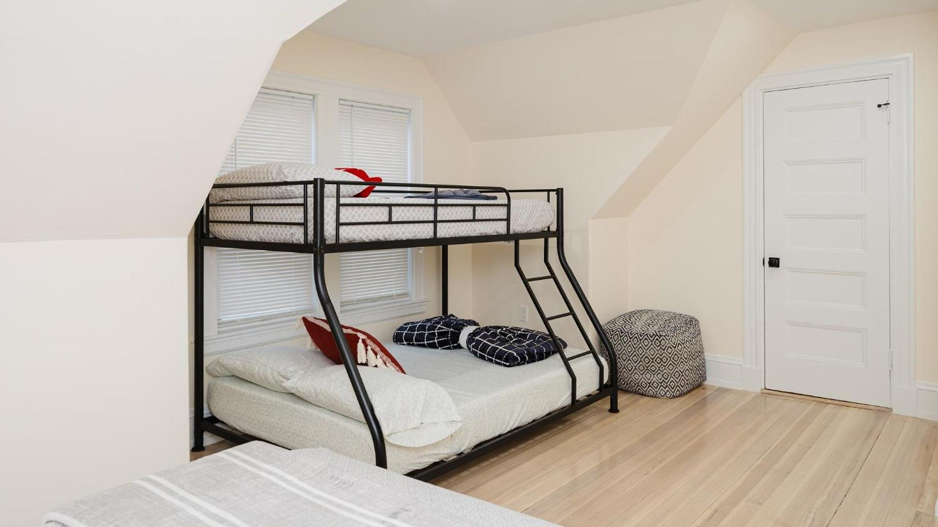 76-2 5br Cozy In Apartment Boston