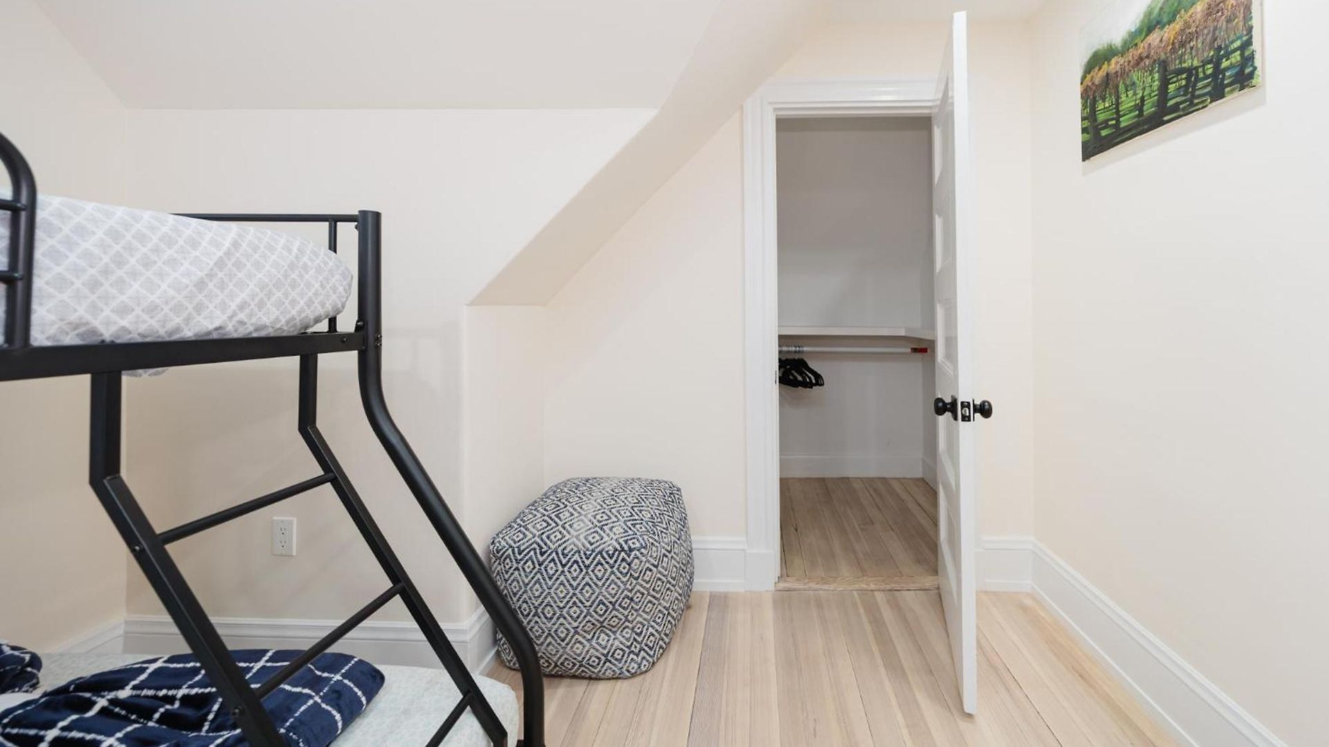 76-2 5br Cozy In Apartment