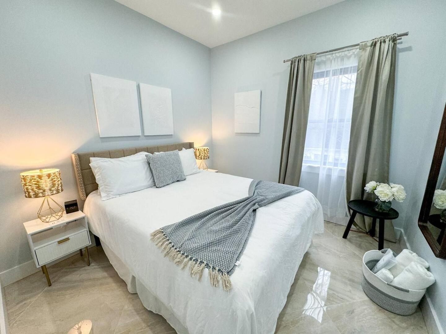 3br Gem Skyline Views, Laundry & Air Apartment *