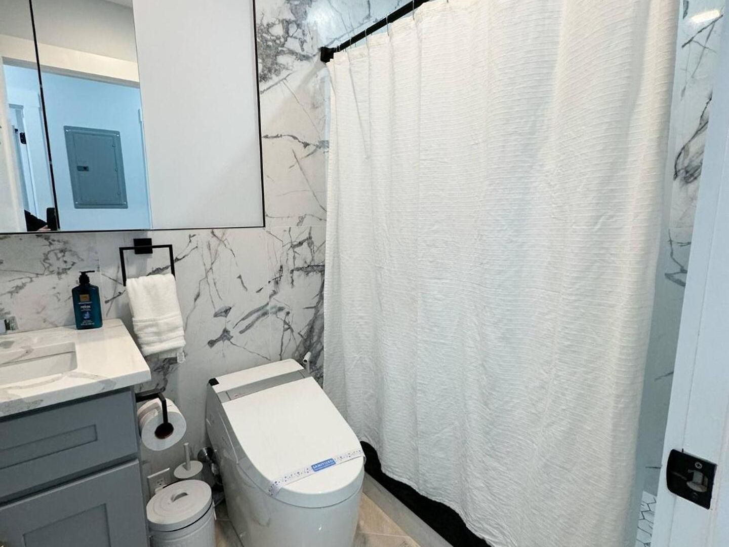 3br Gem Skyline Views, Laundry & Air *