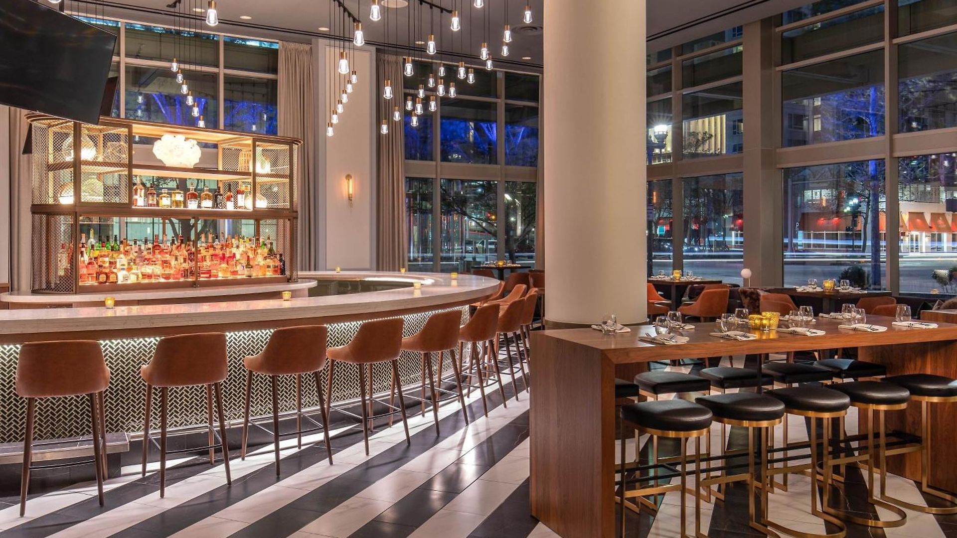 Hotel Renaissance Seaport District 4*