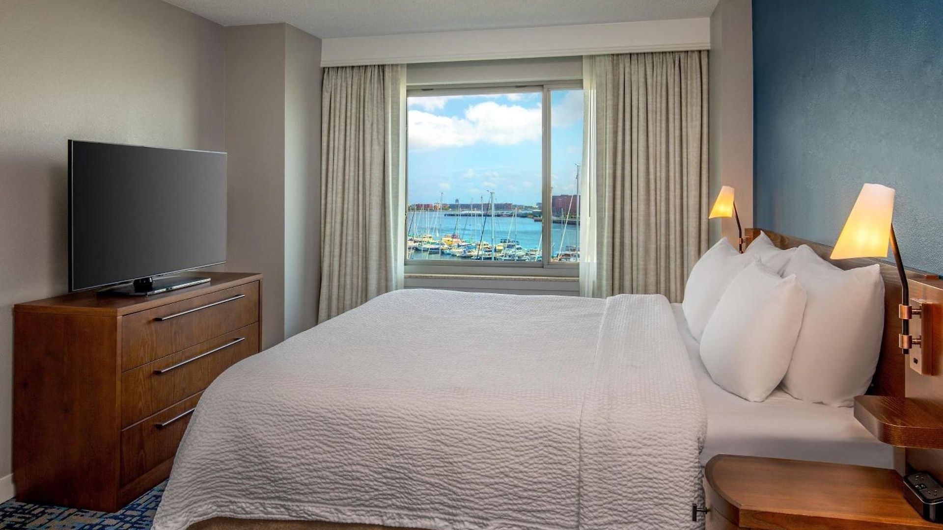 Hotel By Marriott Harbor On Tudor Wharf Boston