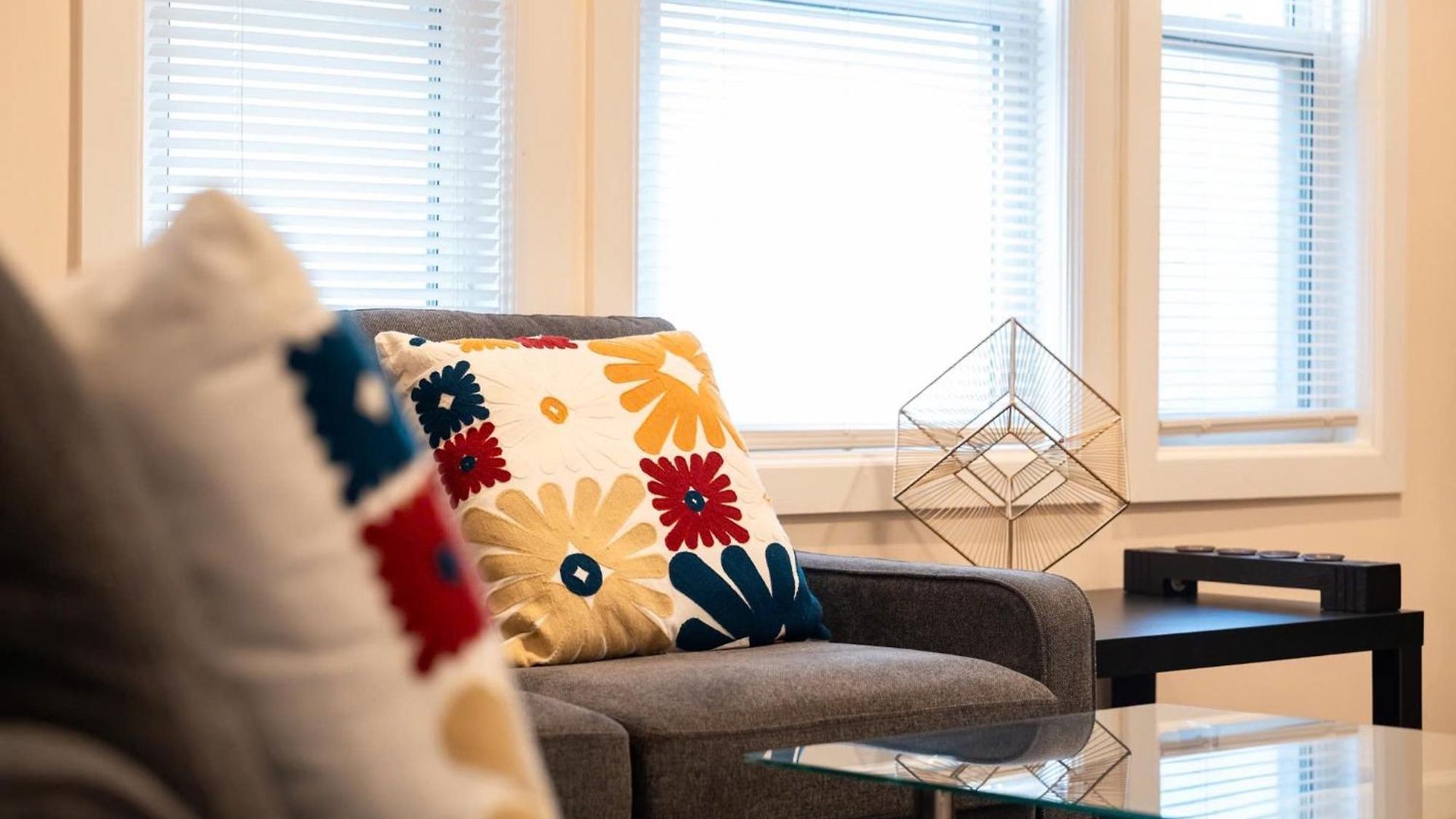 Stylish 4br Boston, Pet-friendly Near Savin Hill, I-93 & Red Line 30-1 *