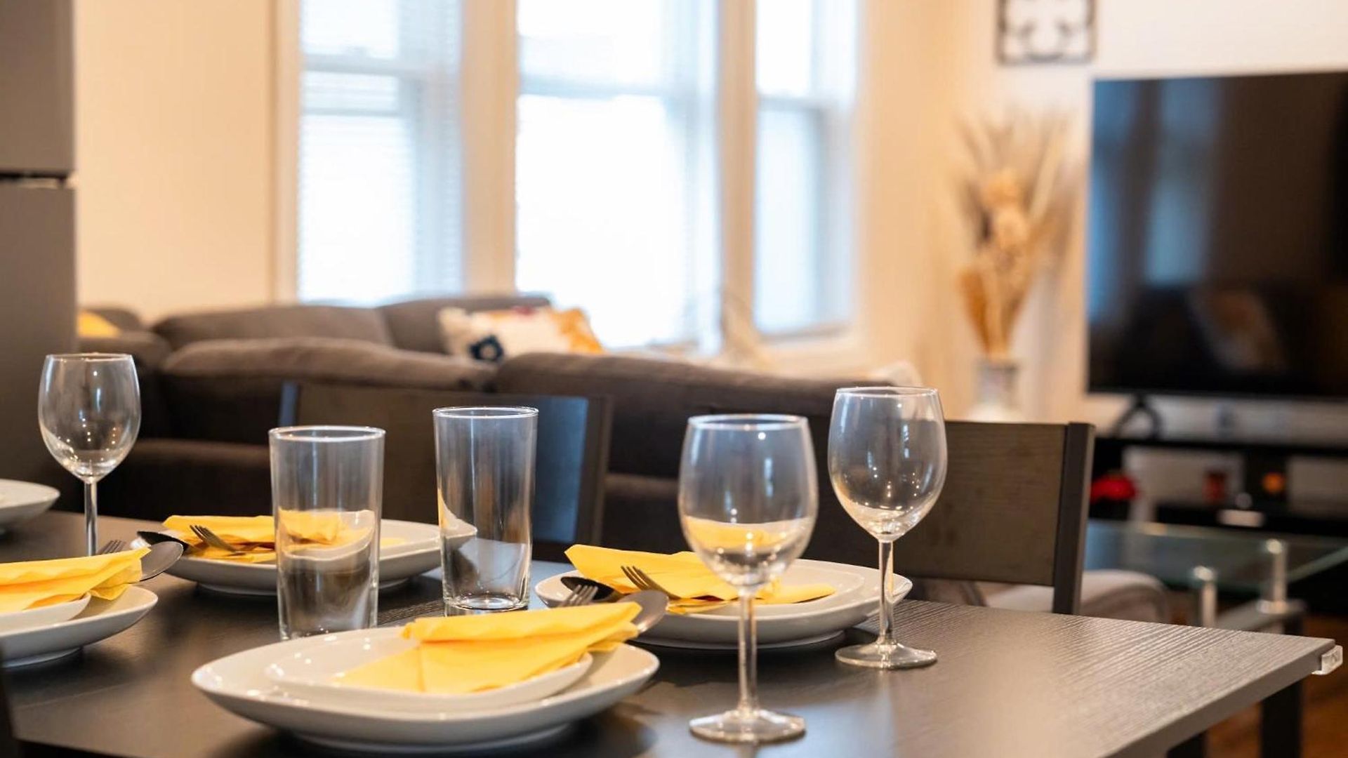 Stylish 4br Boston, Pet-friendly Near Savin Hill, I-93 & Red Line 30-1 Apartment Boston
