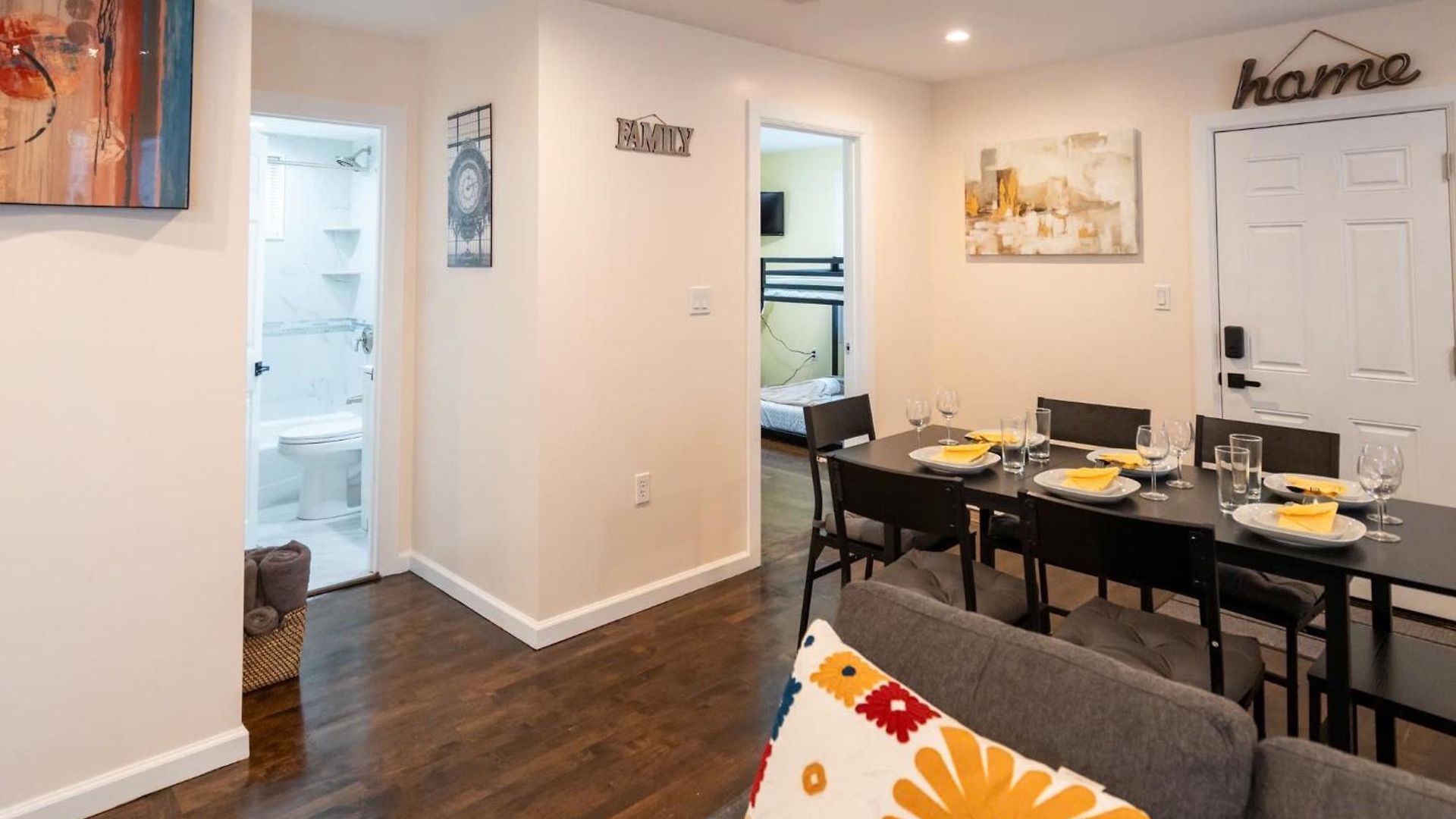 Stylish 4br Boston, Pet-friendly Near Savin Hill, I-93 & Red Line 30-1 *
