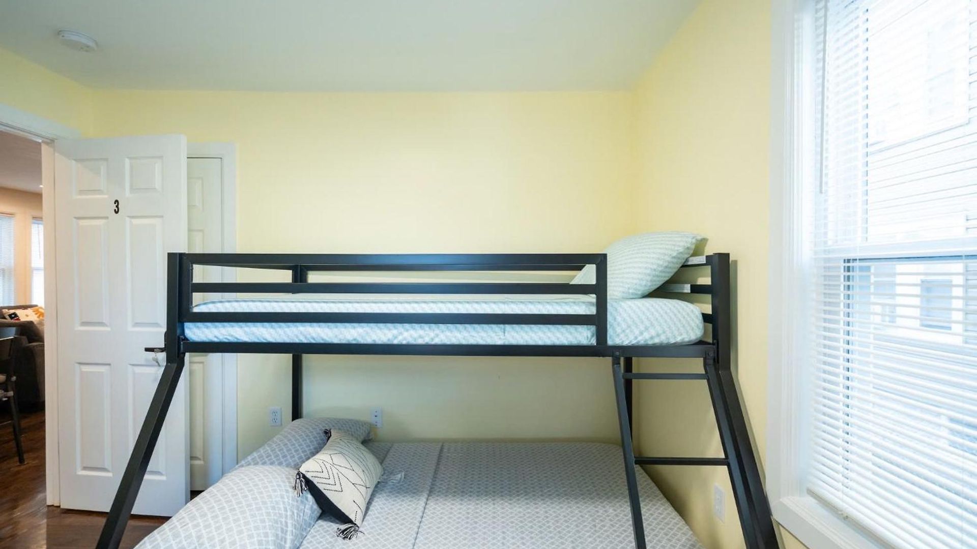 Stylish 4br Boston, Pet-friendly Near Savin Hill, I-93 & Red Line 30-1 Apartment *
