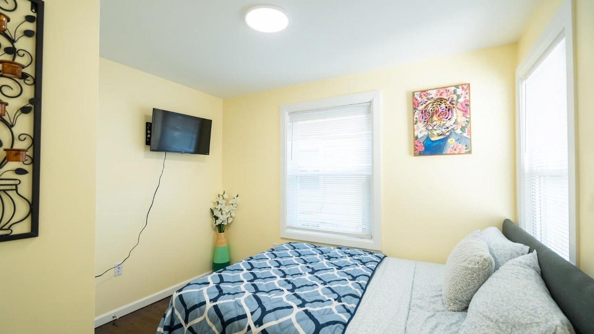 Stylish 4br Boston, Pet-friendly Near Savin Hill, I-93 & Red Line 30-1 *