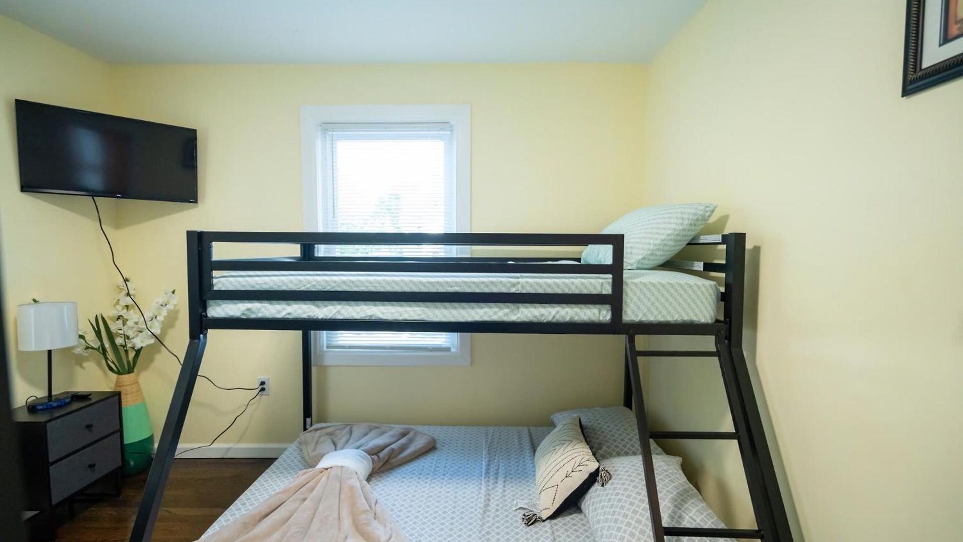 Stylish 4br Boston, Pet-friendly Near Savin Hill, I-93 & Red Line 30-1 Apartment Boston