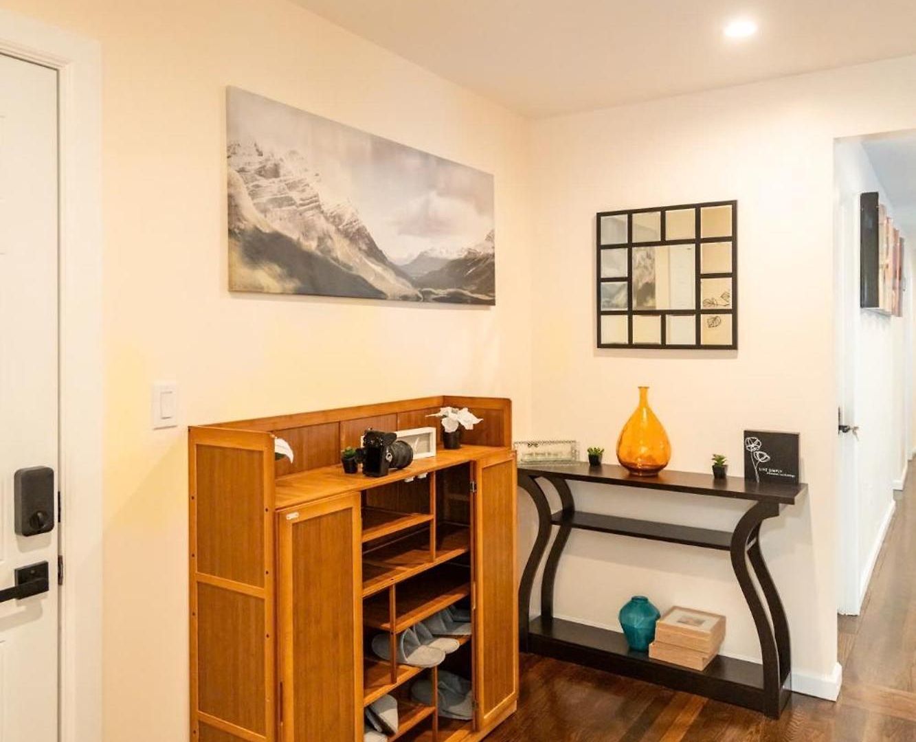 Stylish 4br Boston, Pet-friendly Near Savin Hill, I-93 & Red Line 30-1 *