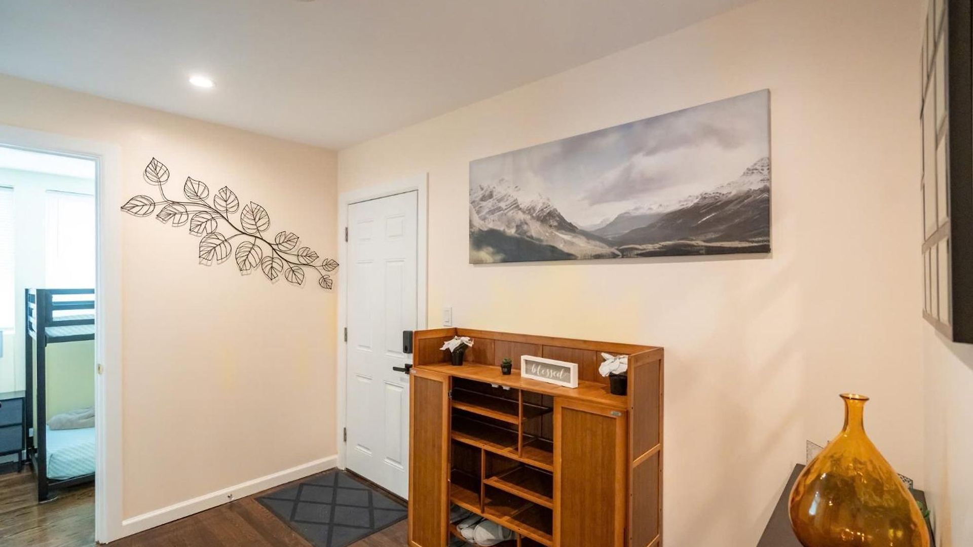 Stylish 4br Boston, Pet-friendly Near Savin Hill, I-93 & Red Line 30-1 * Boston