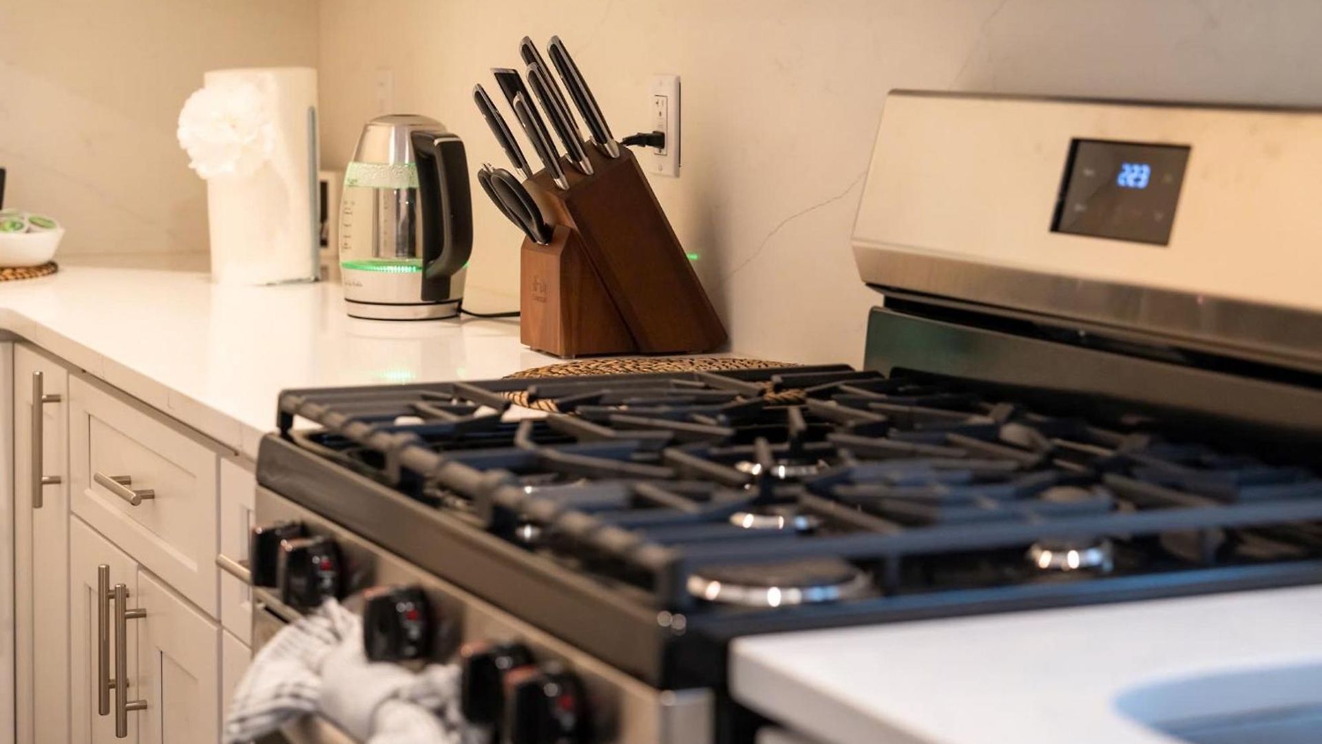 Stylish 4br Boston, Pet-friendly Near Savin Hill, I-93 & Red Line 30-1 Apartment