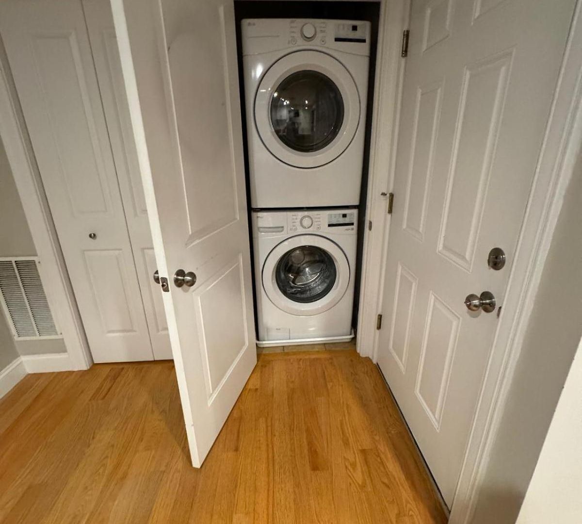 Apartment Ultra Convenient Luxury In South With Private Parking Garage *